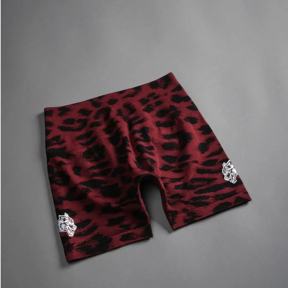 DUAL WOLF EVERSON SEAMLESS "SIERRA" SHORTS IN CHERRY RED LEOPARD SIZE LARGE - Picture 5 of 6